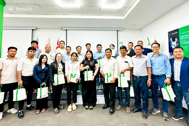 Manulife and Khmer Enterprise bring practical financial skills to three provinces