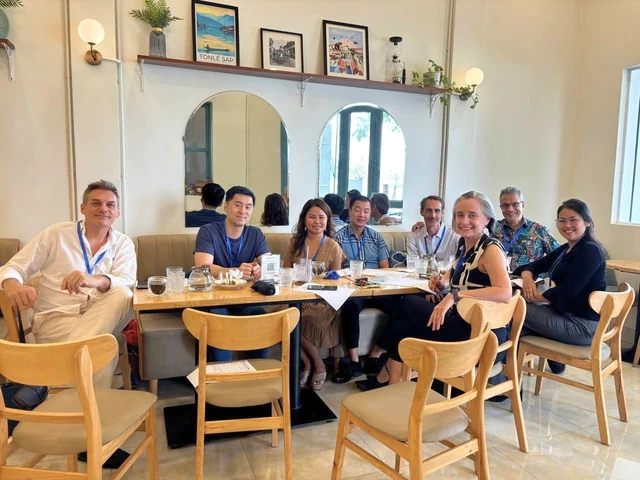 September Café Connect brings members together around business milestones